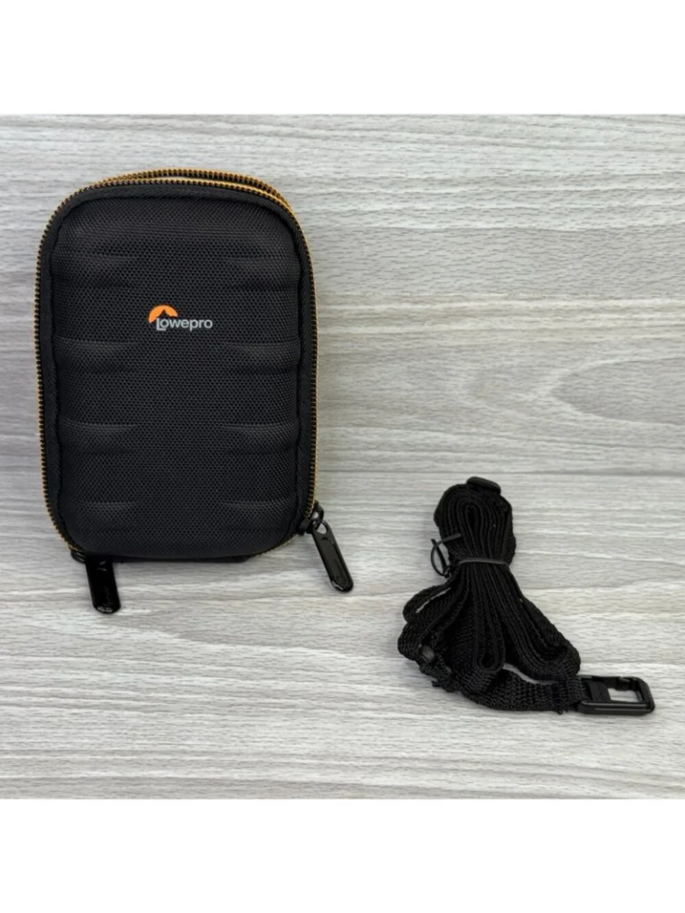 Lowepro Santiago 20 II Digital Camera Case Black Hard Shell Padded w/ Strap